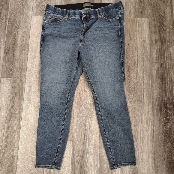 torrid Denim - Torrid Classic Blue Bombshell Skinny Jeans Size 22R
